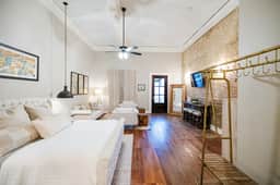 AR #5 - Artistry Boutique hotel