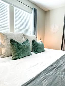 Kalmia Suite B - Centrally Located Downtown