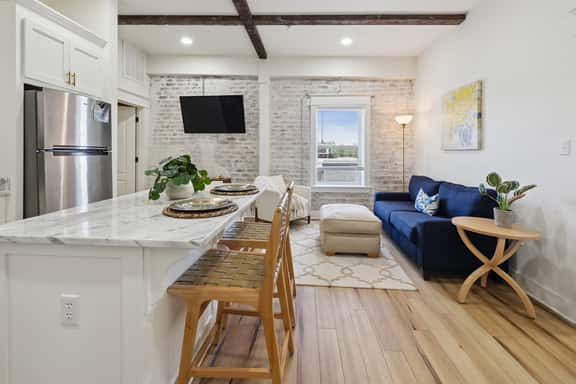 Loving Loft C - Image 1