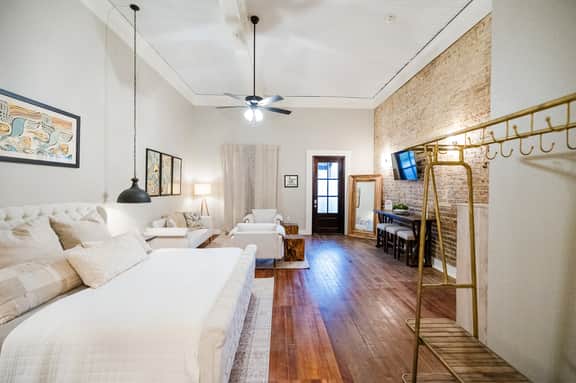 AR #5 - Artistry Boutique hotel
