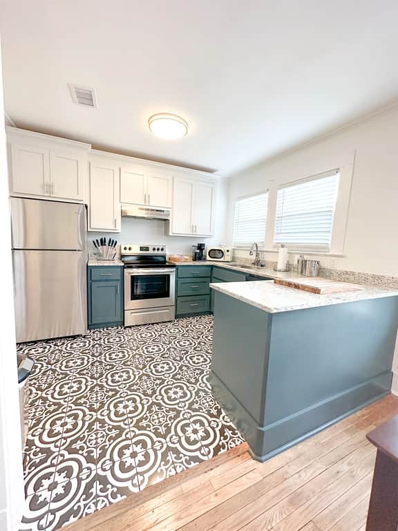 Kalmia Suite D - Centrally Located Downtown