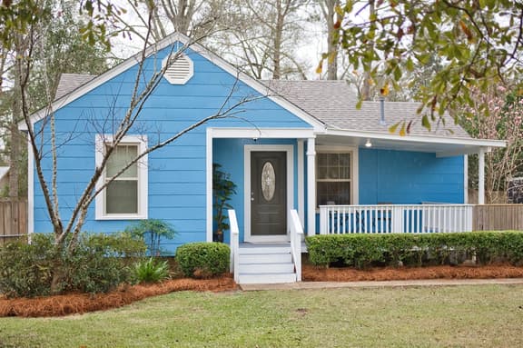 The Blue Bungalow, close to Historic District, Parks